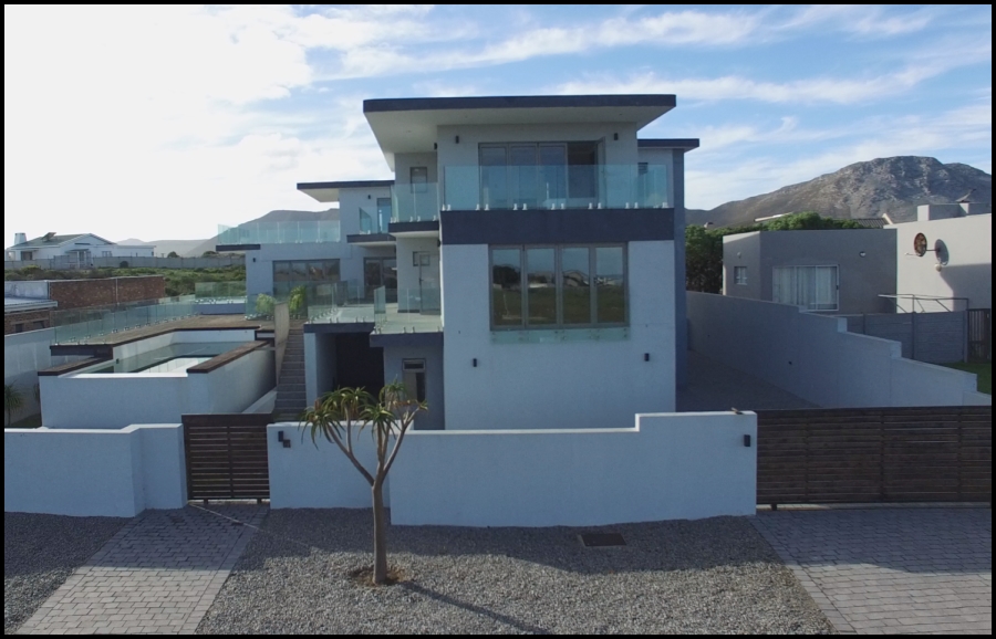 7 Bedroom Property for Sale in Perlemoenbaai Western Cape